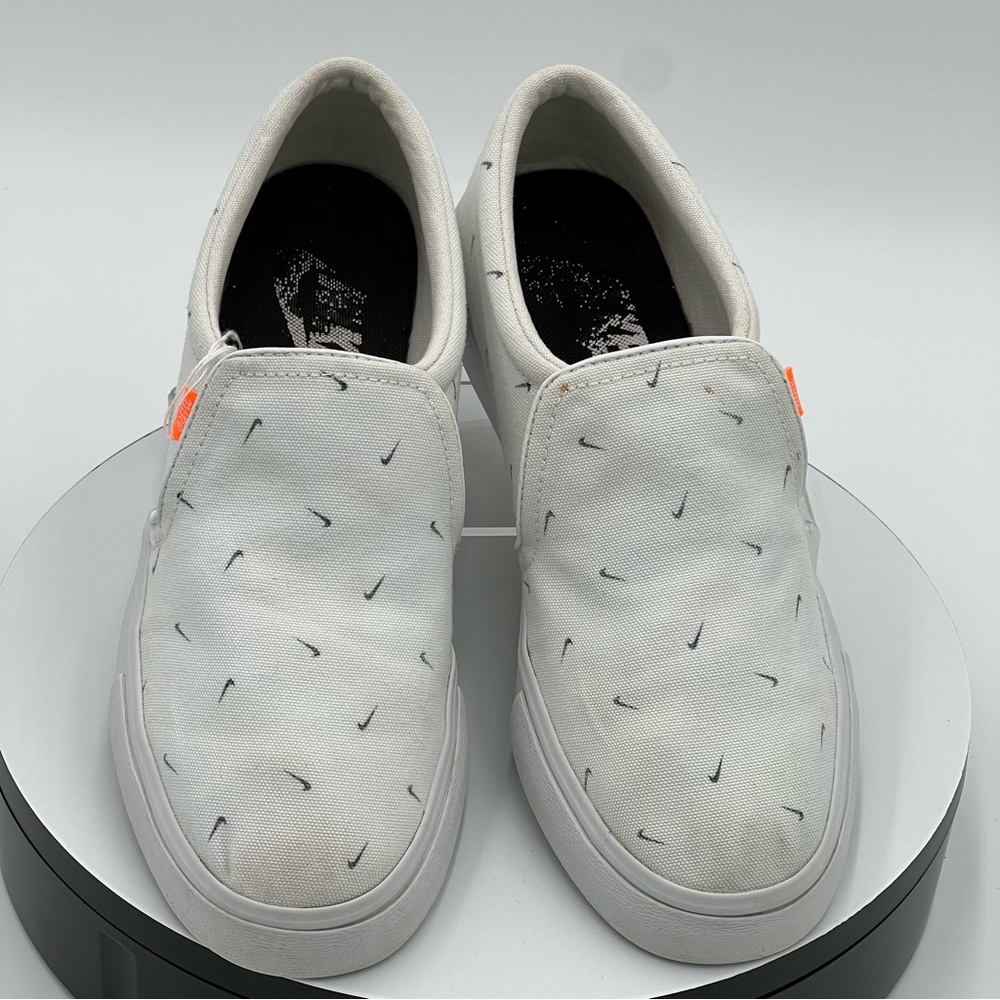 2020 Nike Court Royale “Swoosh Print”. SKU:CZ8095-100. Size W9.5/M8/EUR 41